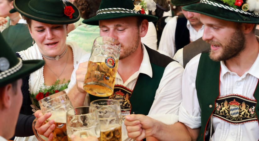 Aranyárban a folyékony kenyér: idén már a sör ára miatt is szédülni fogunk az Oktoberfesten