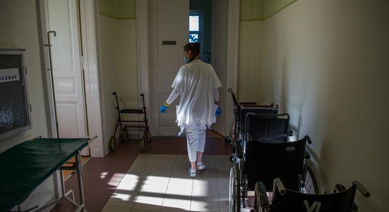 Tíz ápoló is felmondott a János Kórház Kútvölgyi tömbjében, veszélybe kerülhet az ellátás