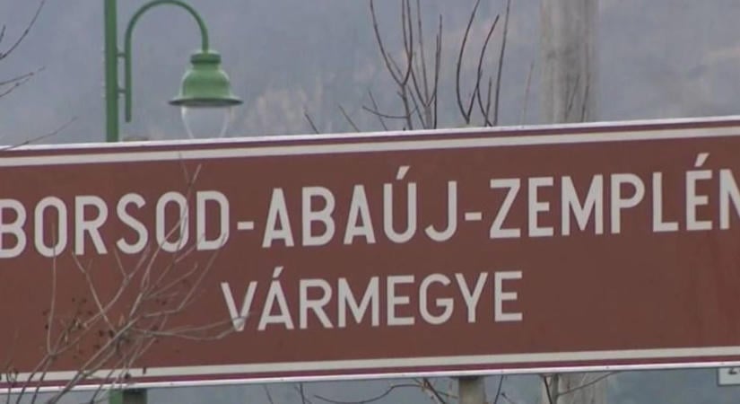 Nem semmi, hogy spórolnak a magyar megyetáblák cseréjén
