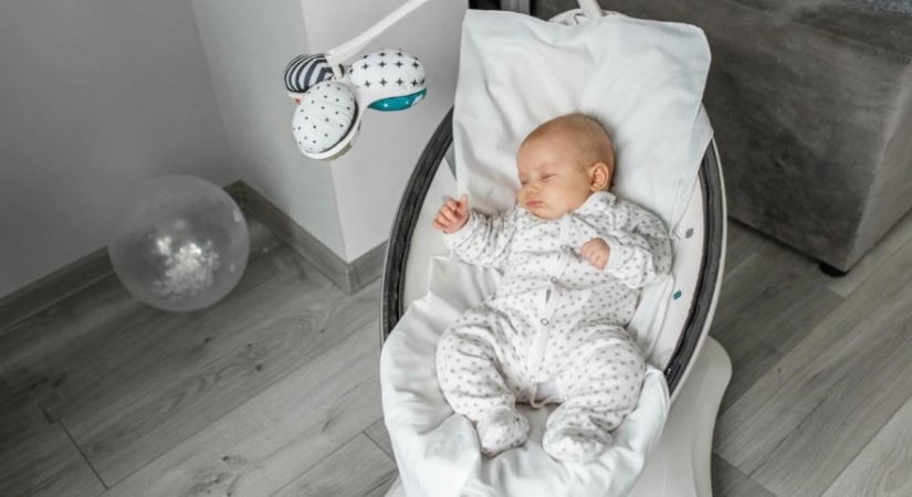 Mennyi ideig lehet a baba a babahintában vagy pihenőszékben? Ezt minden szülőnek tudnia kell