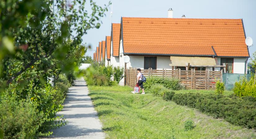 Döntött a parlament: felfüggeszthetik a devizahiteles pereket és végrehajtásokat
