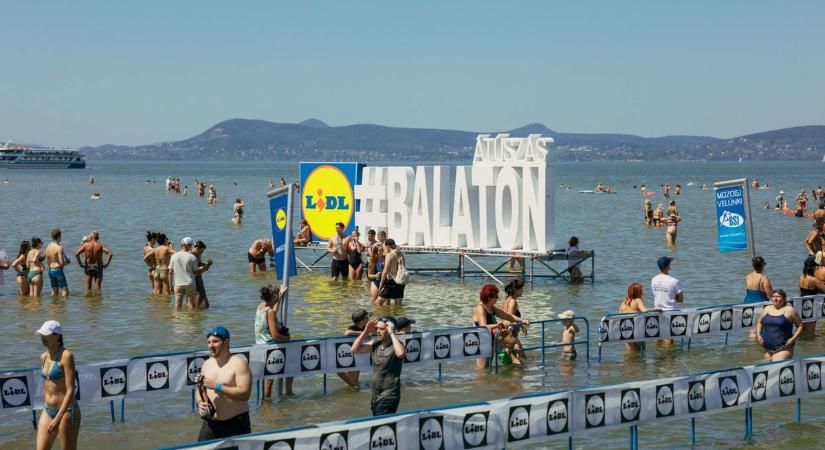 A világ leghosszabb hajófolyosója épül fel a tavon – tízezernél is több résztvevő lesz a Balaton átúszáson