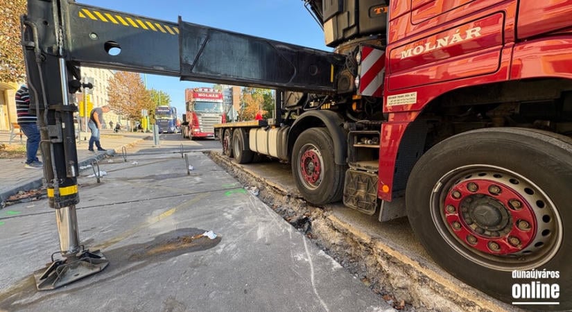 Jól halad a Vasmű úti buszmegállók felújítása
