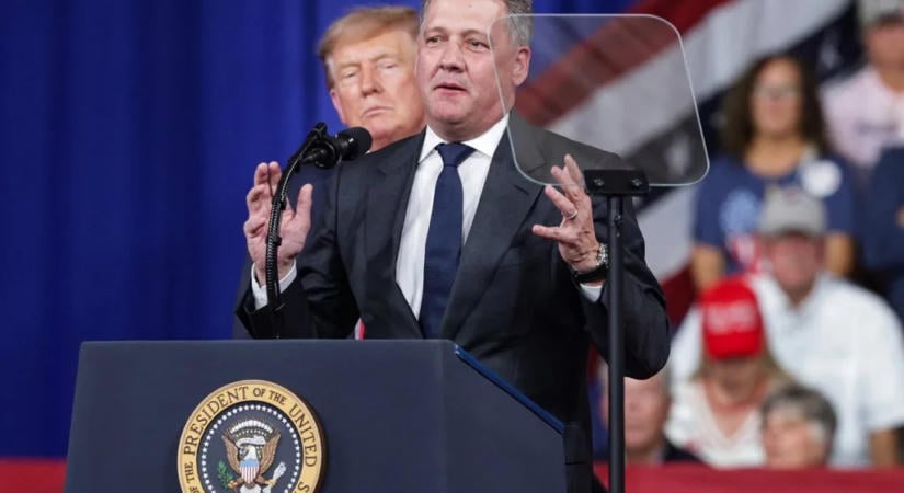Trump mellé állt az Audi vezérigazgatója
