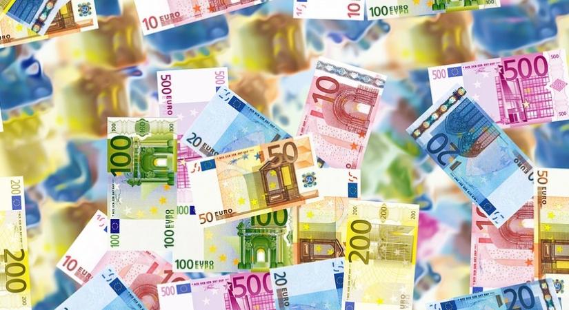 Áprilisban az előző havi rekordszinten stagnált az euróövezeti infláció