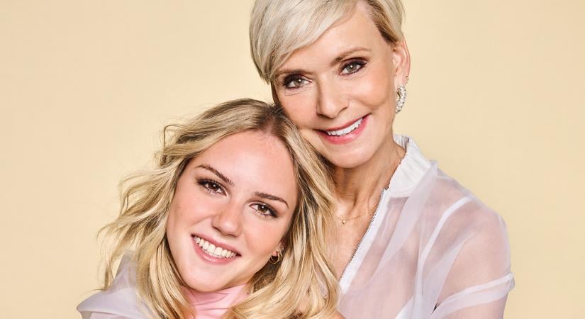 Jakupcsek Gabriella 18 éves lánya címlapon – Emma tiszta édesanyja!