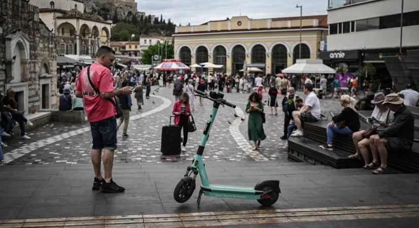 Görögországban engednek a társadalmi nyomásnak: eltiltják a 17 év alattiakat az elektromos rollerezéstől