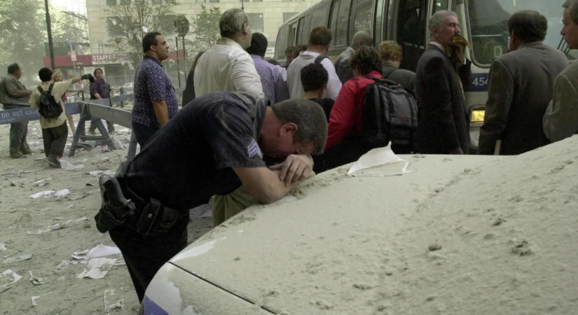 A megszakadt pillanatok fájdalma: 9/11 napján az áldozatok a szeretetet közvetítették