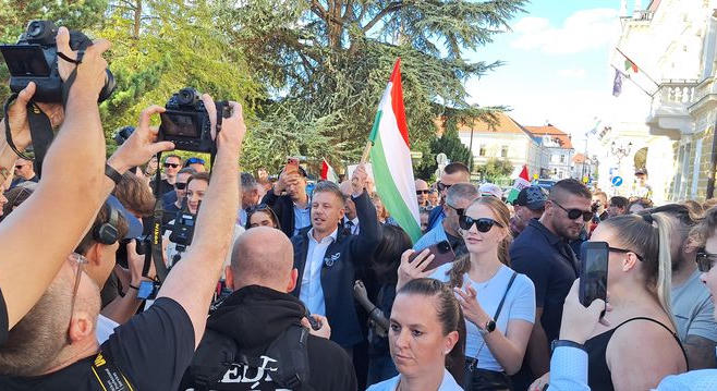 MAGYAR PÉTER – Elképesztő elvárás és elképesztő remény
