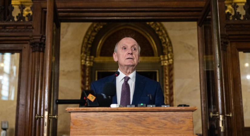 Visszaküldi az egészségügyi törvény módosítását a parlamentnek Baka András