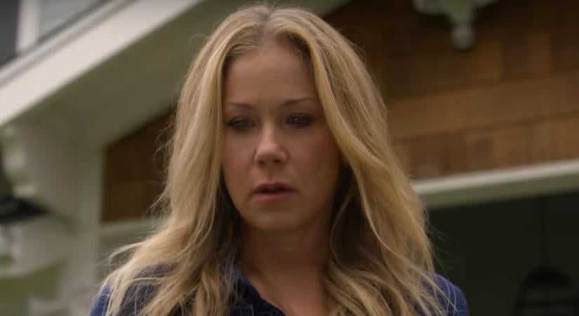 Christina Applegate bejelentette, hogy félrediagnosztizálták, nem abban a gyógyíthatatlan betegségben szenved, amit eddig annak hitt, de így sem örülhet