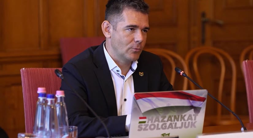 Novák Előd a Fidesszel és a KDNP-vel együtt leszavazta Orbán Viktor meghallgatását a kegyelmi ügyben