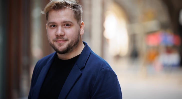 Visváder Tamás egy színésznővel az oldalán próbál majd szerencsét a Hotel Blöffben