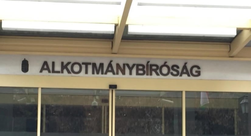 Kilenc óra sem volt elég az Alkotmánybíróságnak: Maratoni ülés után sincs döntés a Fidesz-KDNP indítványairól