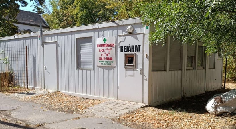 Öt éve áll üresen a rejtélyes konténer, most kiderült, mi lesz vele – galériával