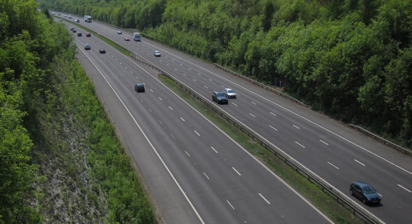Módosítják a szerződéseket: hatalmas összeget költ a kormány két hazai autópályára
