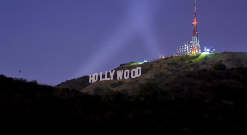 Megtörtént a gigaüzlet, nagy változások jönnek Hollywoodban