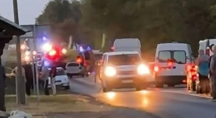 Baleset Anarcsnál: három autó ütközött, lezárták az utat