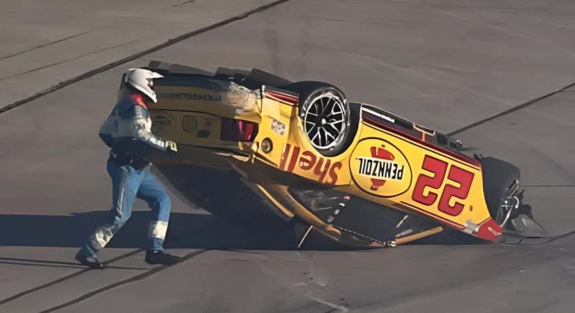 „Örülök, hogy élek” – Horrorisztikus balesetet úszott meg Joey Logano és Riley Herbst