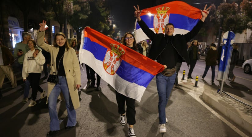 Hatalmas vereségbe futott bele Európa egyik legstabilabbnak hitt vezetője – Mi vezetett Aleksandar Vučić történelmi bukásához?