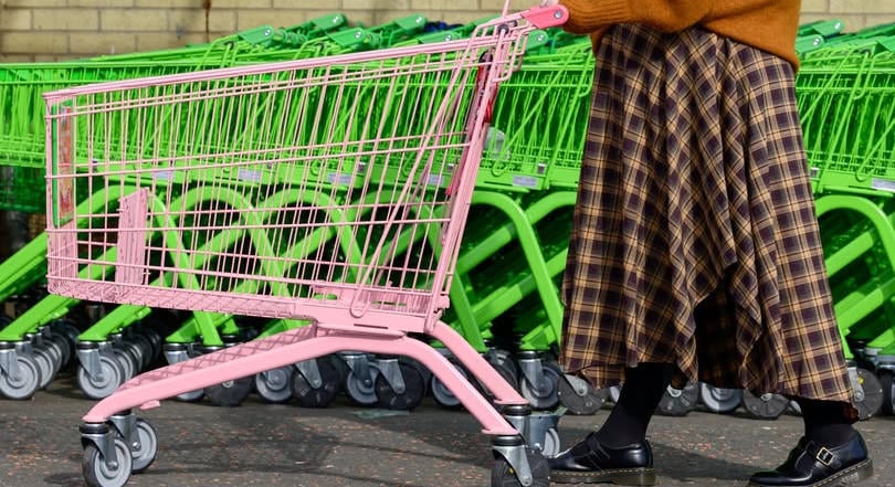 Rózsaszín bevásárlókocsikkal kampányol az Asda