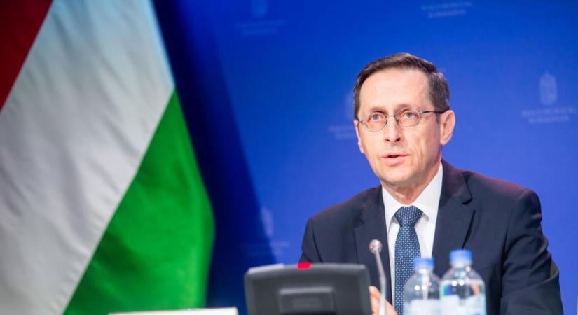 Varga Mihály az orbáni évértékelőit szervező egyesületnél figyelmeztetett az euró kockázataira