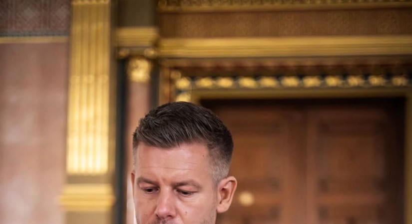 Lehet, hogy nem erre számított, de 20 éves kordokumentumokat hozott nyilvánosságra a kormány a Gyurcsány-érából