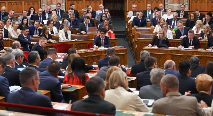 Félbeszakadt az Országgyűlés ülése, Magyar Péter milliós bírságokat követel