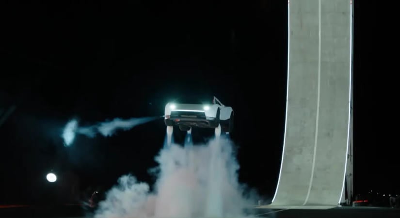 Nem elég, hogy gyors, de repülni is tud az új Tesla Roadster!