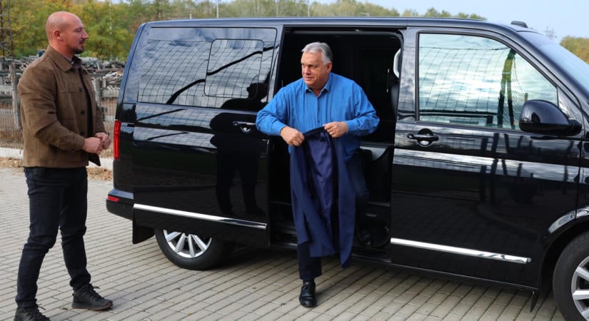 Fotók: így érkezett Orbán Viktor a DPK-táborba