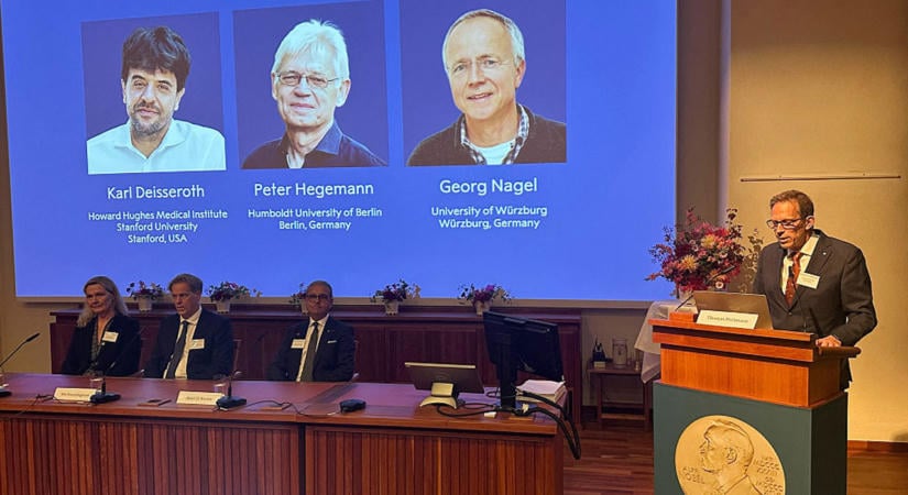 A pillanat, amikor az amerikai tudós közli a gyerekeivel, hogy Nobel-díjat nyert