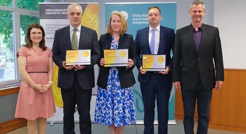 Családbarát védjegyet kapott az Audi, az ELTE és az EXIM