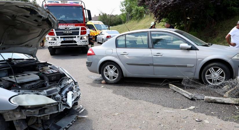Két autó csapódott egymásnak Siófokon – félpályás útlezárás a 7-es főúton