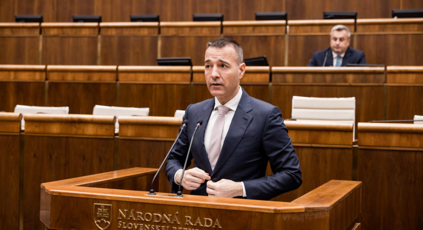 Szigorítás jön a közösségi médiában: jövő héten tárgyalja a kormány a gyerekek online védelméről szóló törvényt