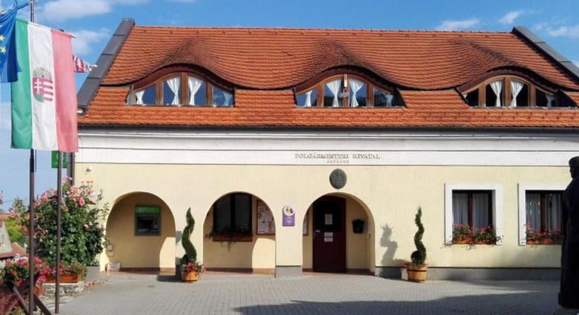 7 év után távozik a balatoni település önkormányzati képviselője