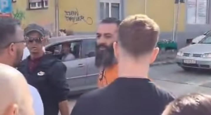 „Megüthetnélek, de fiatal vagy, így nem foglak” (videó)