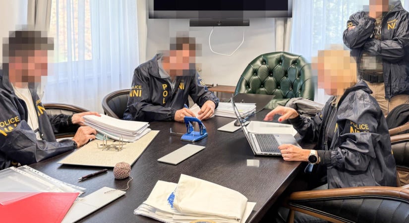 Reagált az Alapjogokért Központ a háttércégüknél tartott házkutatásra