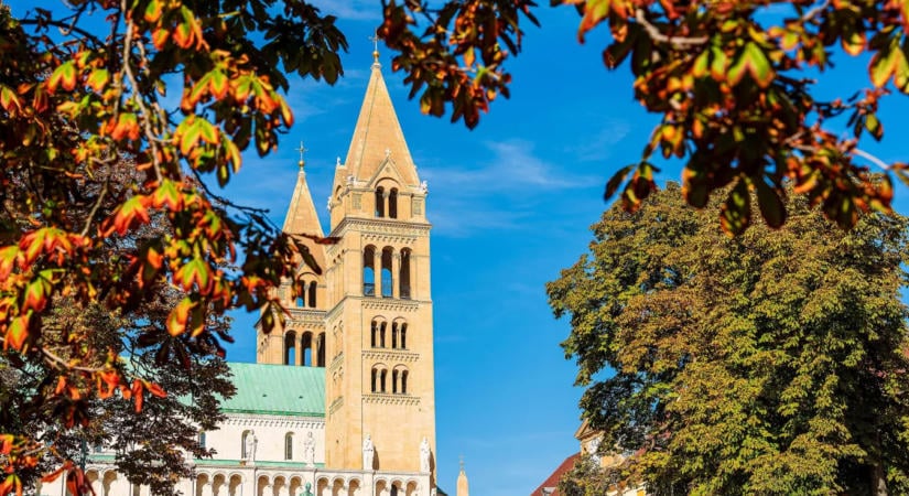 Galéria: elképesztő színekben pompázik ősszel Pécs belvárosa és a Mecsek