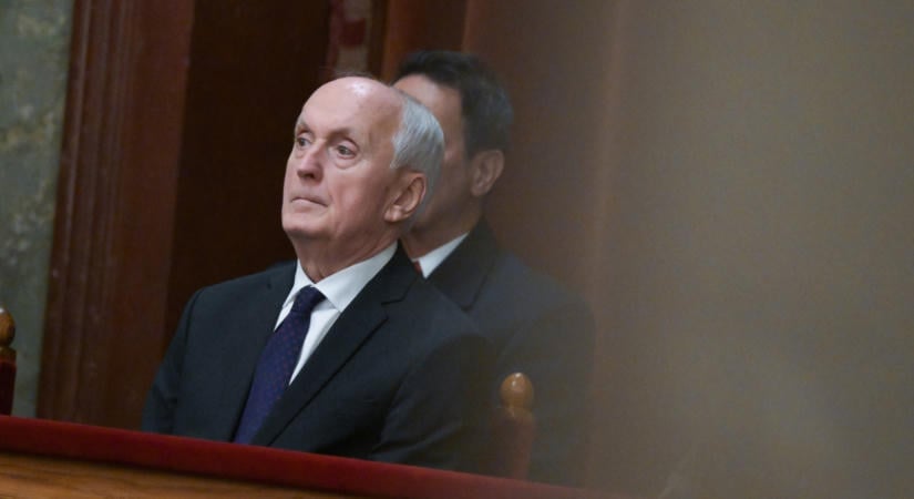 Váratlan fordulat: visszaküldött egy törvényt Baka András, rengeteg magyar orvos veszítheti el a praxisát