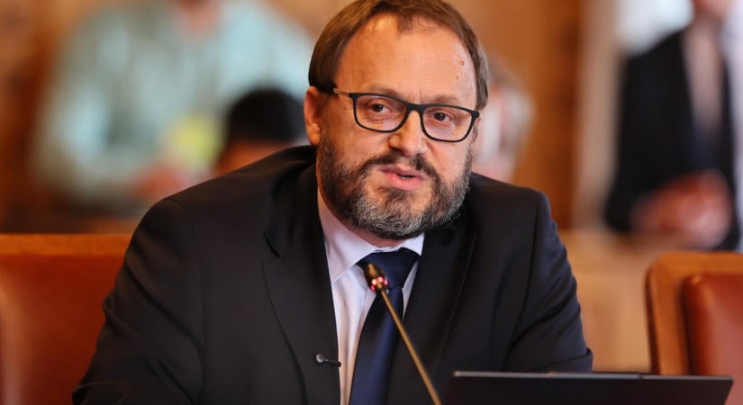 Hivatalos! Óriási fordulat a nyugdíjaknál: Duplázódik az időskorúak járadéka, itt vannak a számszerű részletek