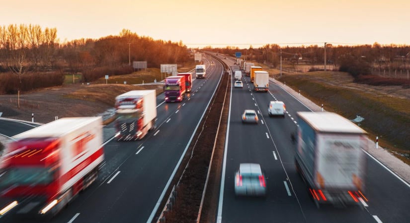 Jönnek az 50 ezres bírságok az M1-es autópályán: kiderült, mire képesek a mosolygós traffipaxok