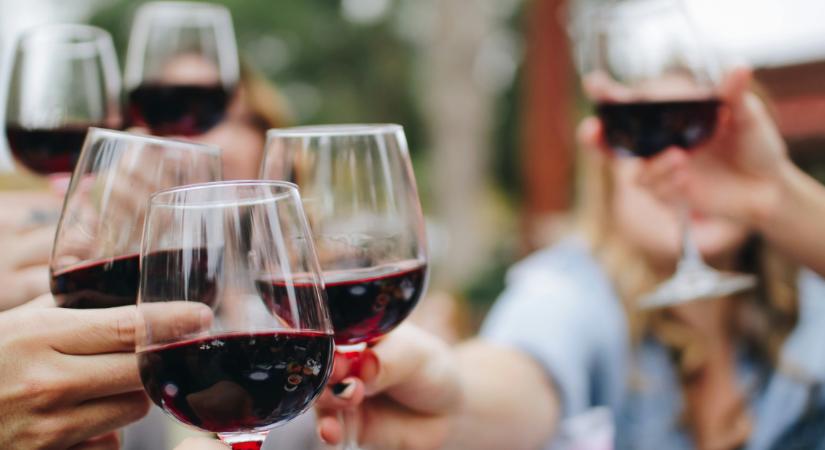 Az alkoholizmus 3 stádiuma: hogyan kezdődik, és mikor muszáj orvoshoz fordulni?