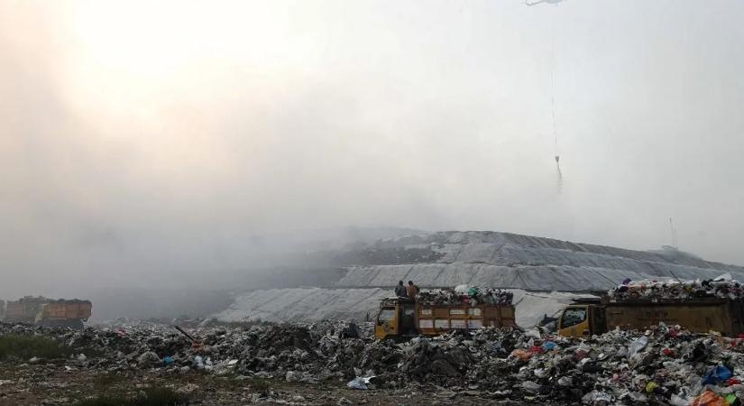Több mint egy hete ég egy hatalmas szeméttelep Indonéziában