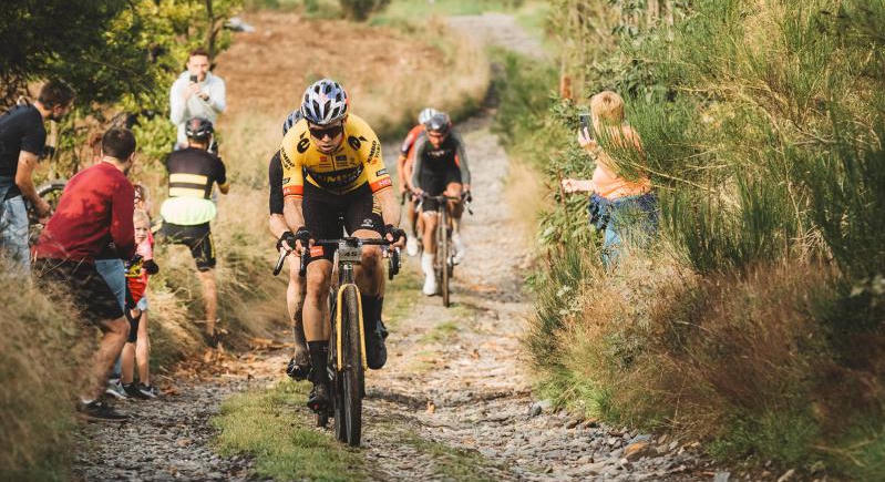 A belga gravel ob-n hangol a Vueltára Wout van Aert