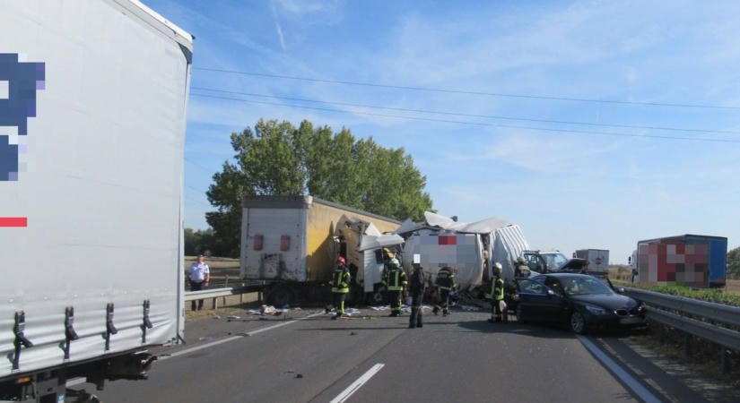 Egy ember életét vesztette az utakon, többen kórházba kerültek csütörtökön  fotók