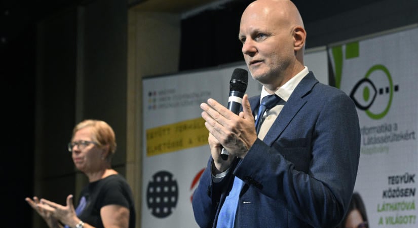 Gin, ajándékutalványok, ékszer, prémium élelmiszerek – Feljelentést tett Tanács Zoltán minisztériuma is