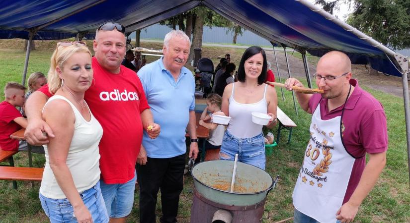 Őszindító szomszédolás Vépen: a Deák utcaiak harmadszor találkoztak