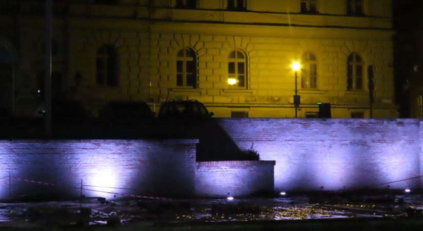 Estétől sötétben maradnak a város jelképei, energiatakarékosságra váltanak