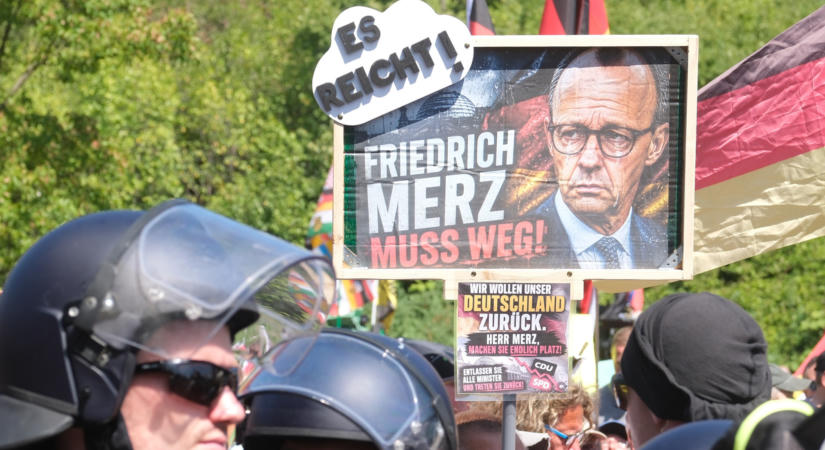 Politikai földrengés söpörheti el Európa legnagyobb gazdaságának vezetőjét – Már saját pártján belül is fúrják a kancellárt