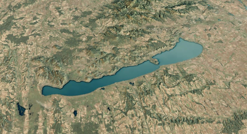 Kagylók lepték el a Balaton partját